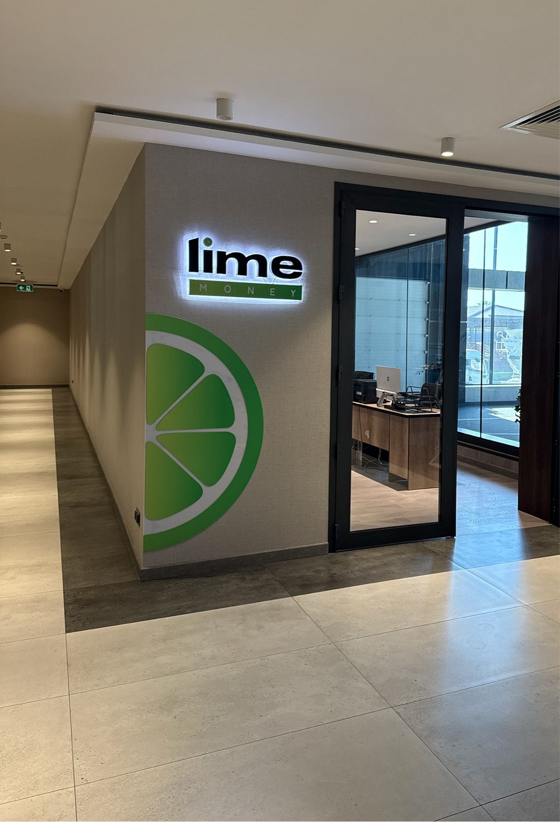 Офисный коридор Lime Money